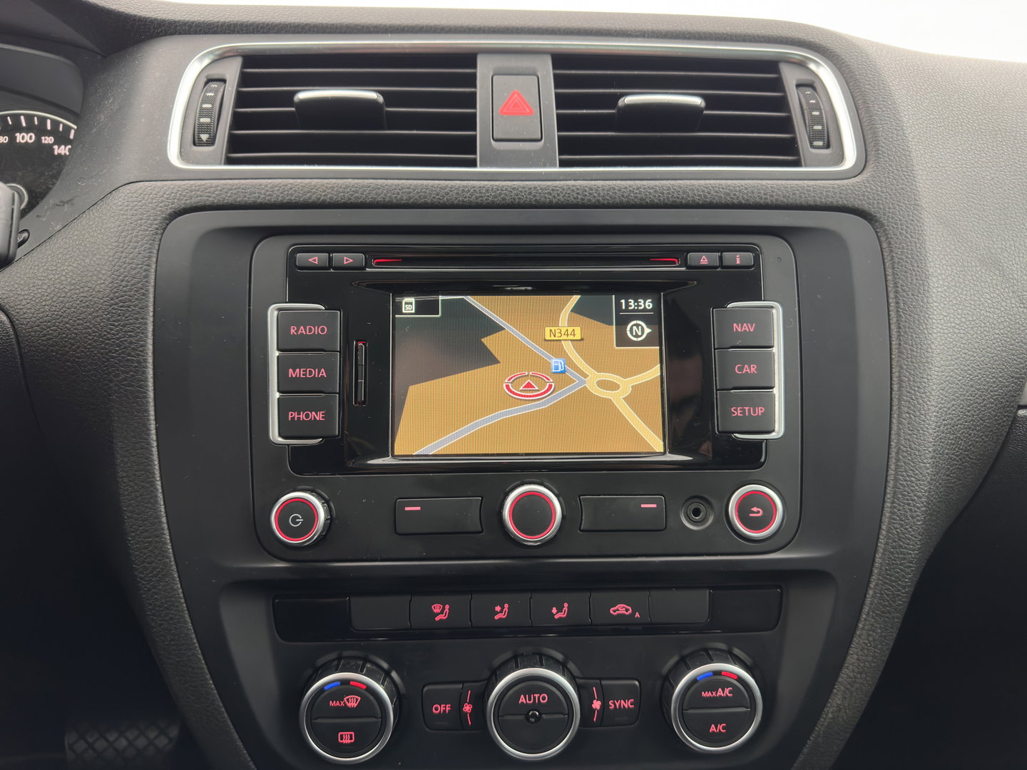 Volkswagen Jetta 1.4 TSI Hybrid Highline Aut. *XENON | NAVI-FULLMAP | COMFORTSEATS | PRIVACY-GLASS | SHIFTPADDLES |  ECC | PDC | CRUISE | 17''ALU*