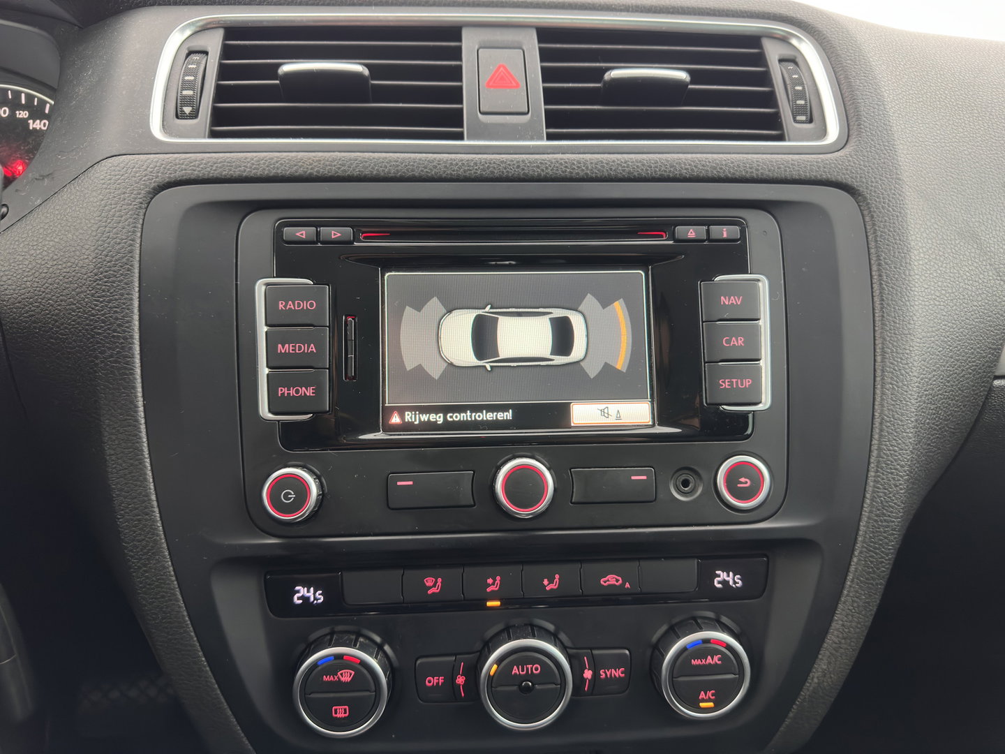 Volkswagen Jetta 1.4 TSI Hybrid Highline Aut. *XENON | NAVI-FULLMAP | COMFORTSEATS | PRIVACY-GLASS | SHIFTPADDLES |  ECC | PDC | CRUISE | 17''ALU*