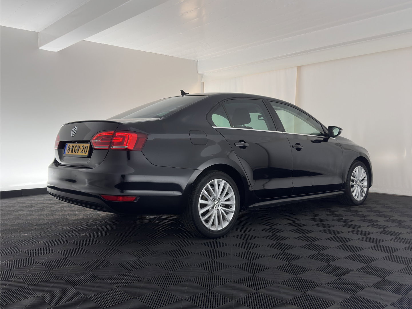 Volkswagen Jetta 1.4 TSI Hybrid Highline Aut. *XENON | NAVI-FULLMAP | COMFORTSEATS | PRIVACY-GLASS | SHIFTPADDLES |  ECC | PDC | CRUISE | 17''ALU*
