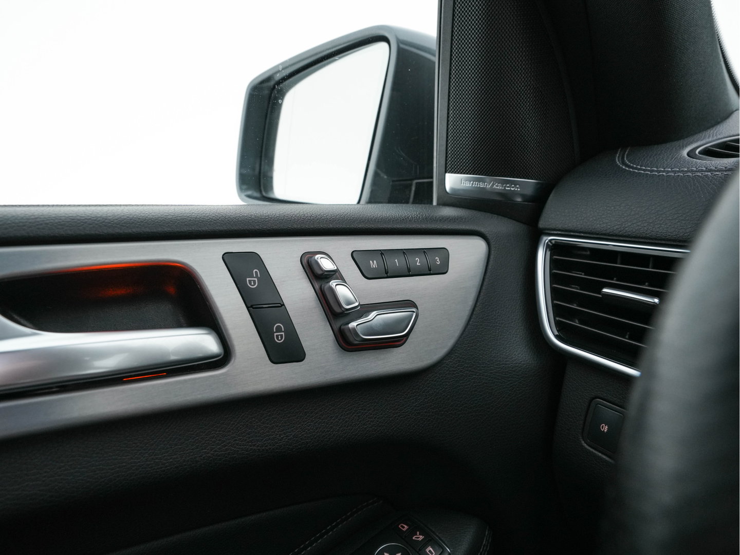 Mercedes-Benz GLS 350 d 4MATIC AMG-Line [ 7-Pers ] *PANO | LEATHER | FULL-LED | DISTRONIC | NAVI-FULLMAP | HEAT/COLD-COMFORTSEATS | BLINDSPOT | MEMORY-PACK | HARMAN/KARDON | TOPVIEW | KEYLESS | SHIFTPADDLES | PRIVACY-GLASS | TOWBAR | 21''ALU*