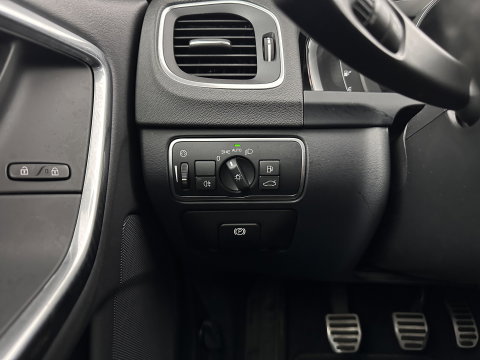 Volvo V60 2.0 D4 R-Design Business Aut *LEATHER-MICROFIBRE | XENON | NAVI-FULLMAP | ECC | PDC | CRUISE | 16''ALU*