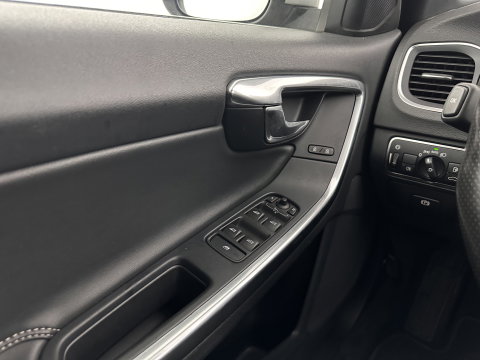 Volvo V60 2.0 D4 R-Design Business Aut *LEATHER-MICROFIBRE | XENON | NAVI-FULLMAP | ECC | PDC | CRUISE | 16''ALU*