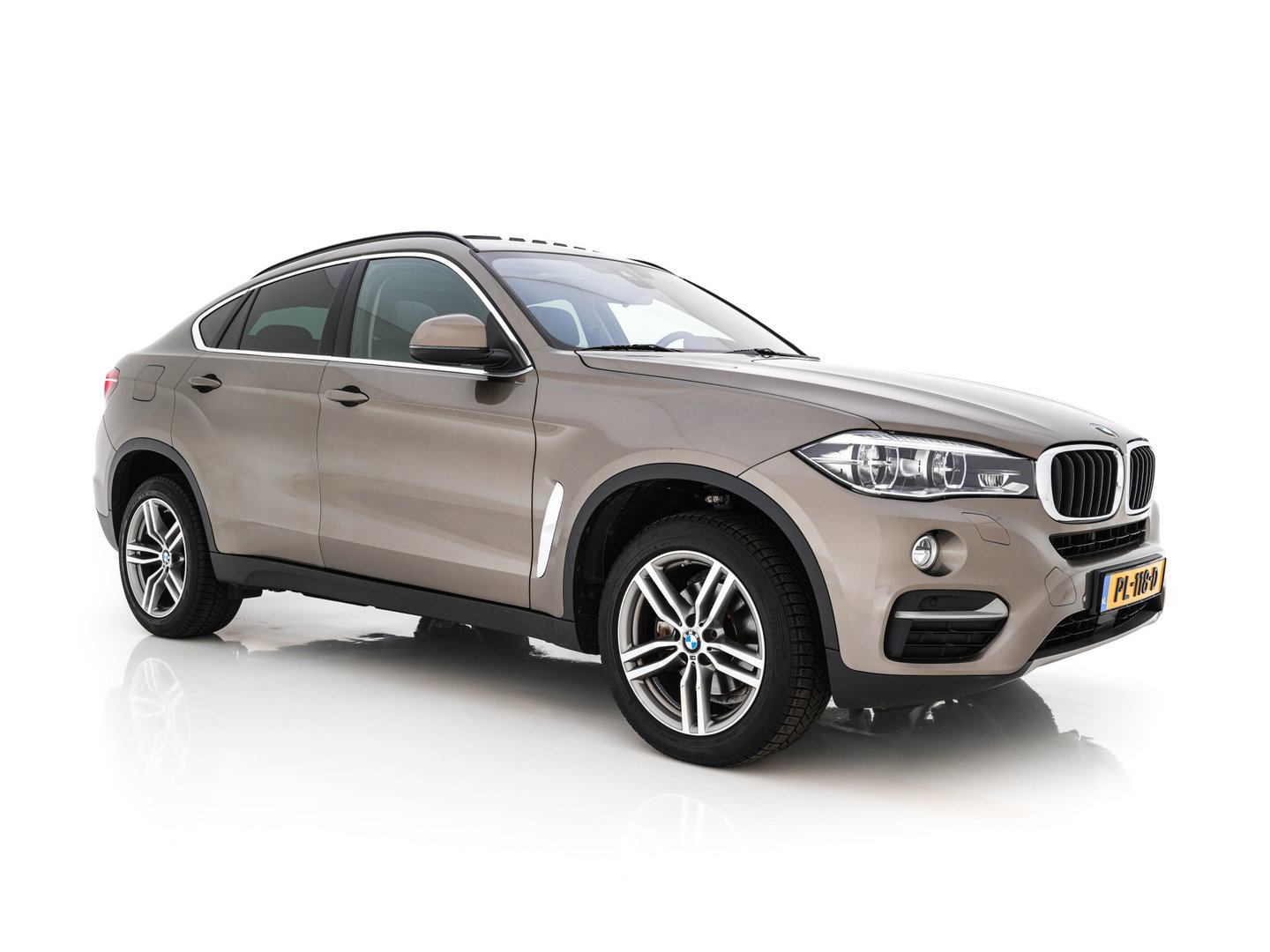 BMW X6 xDrive30d High Executive (INCL-BTW) Aut. *PANO | LEATHER | FULL-LED | HARMAN/KARDON | BLINDSPOT | MEMORY-PACK | DIGI-COCKPIT | HEATED-COMFORTSEATS | NAVI-FULLMAP | PRIVACYGLASS | HEAD-UP | ADAPTIVE-CRUISE | 19"ALU*
