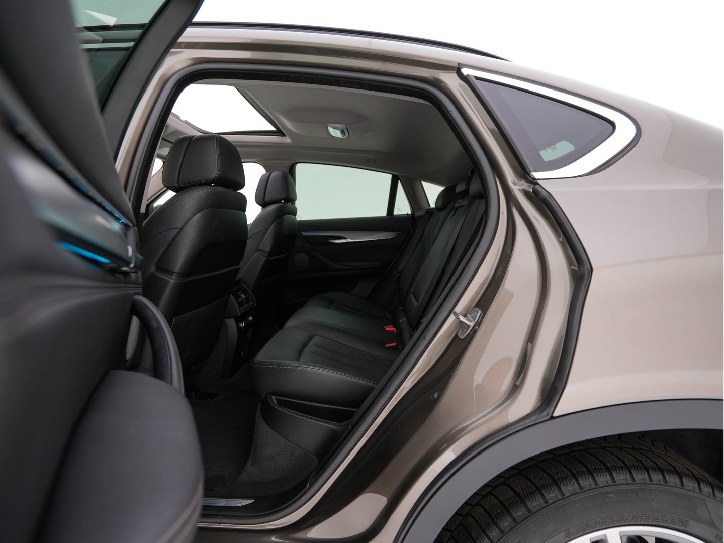BMW X6 xDrive30d High Executive (INCL-BTW) Aut. *PANO | LEATHER | FULL-LED | HARMAN/KARDON | BLINDSPOT | MEMORY-PACK | DIGI-COCKPIT | HEATED-COMFORTSEATS | NAVI-FULLMAP | PRIVACYGLASS | HEAD-UP | ADAPTIVE-CRUISE | 19"ALU*