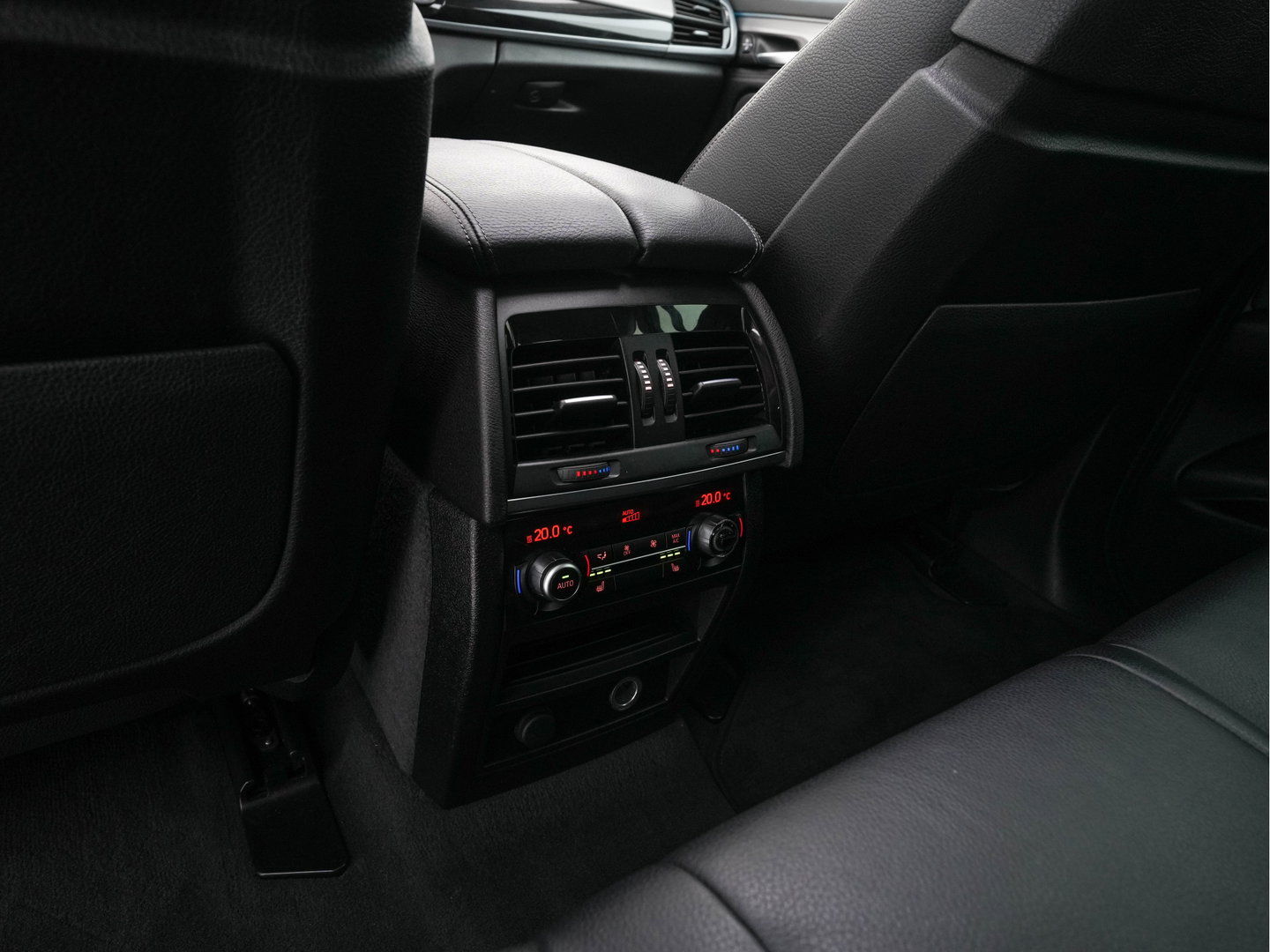 BMW X6 xDrive30d High Executive (INCL-BTW) Aut. *PANO | LEATHER | FULL-LED | HARMAN/KARDON | BLINDSPOT | MEMORY-PACK | DIGI-COCKPIT | HEATED-COMFORTSEATS | NAVI-FULLMAP | PRIVACYGLASS | HEAD-UP | ADAPTIVE-CRUISE | 19"ALU*