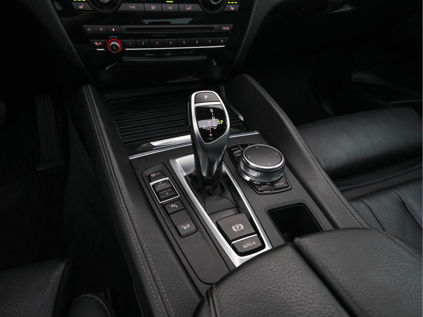 BMW X6 xDrive30d High Executive (INCL-BTW) Aut. *PANO | LEATHER | FULL-LED | HARMAN/KARDON | BLINDSPOT | MEMORY-PACK | DIGI-COCKPIT | HEATED-COMFORTSEATS | NAVI-FULLMAP | PRIVACYGLASS | HEAD-UP | ADAPTIVE-CRUISE | 19"ALU*