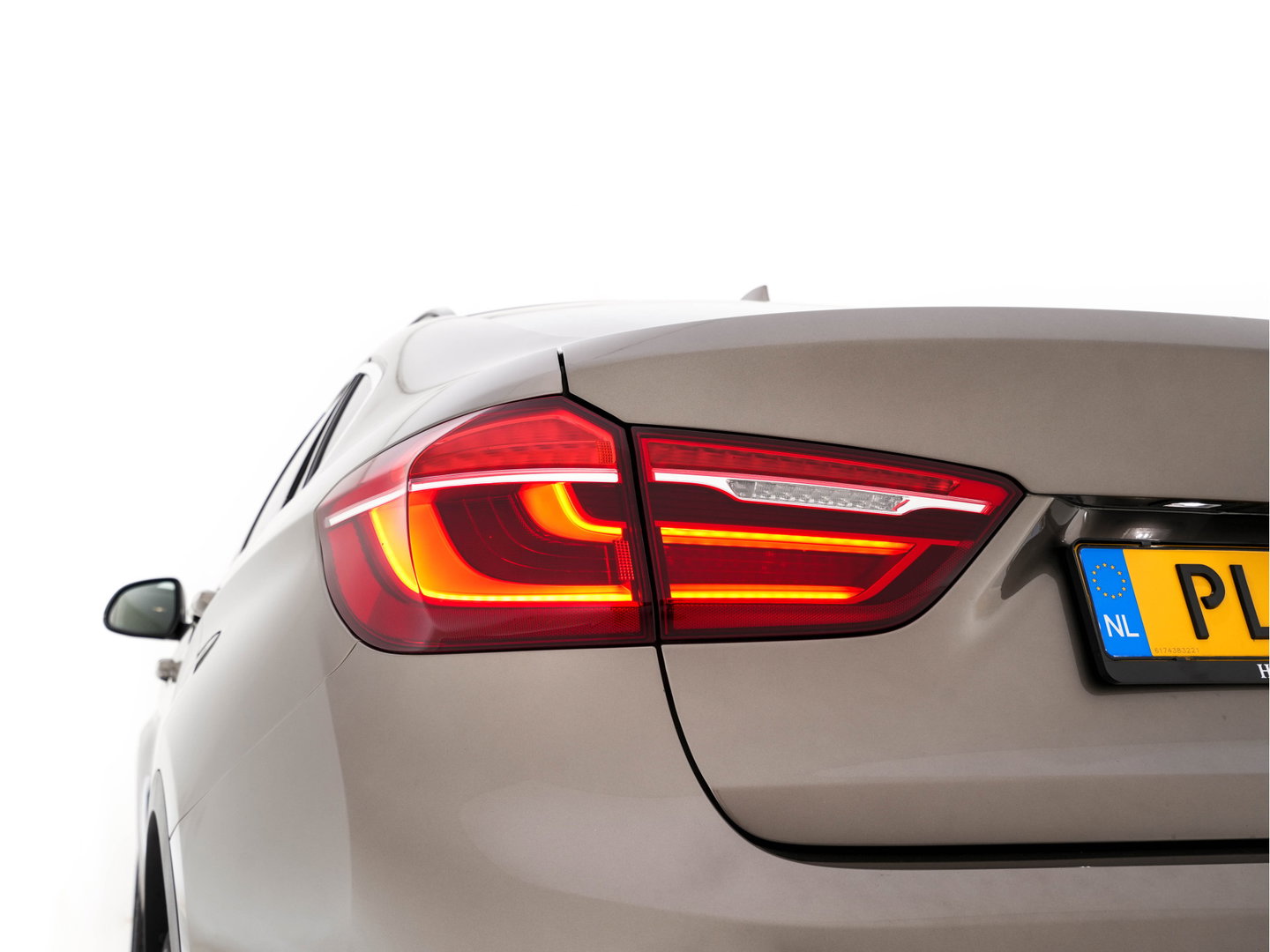 BMW X6 xDrive30d High Executive (INCL-BTW) Aut. *PANO | LEATHER | FULL-LED | HARMAN/KARDON | BLINDSPOT | MEMORY-PACK | DIGI-COCKPIT | HEATED-COMFORTSEATS | NAVI-FULLMAP | PRIVACYGLASS | HEAD-UP | ADAPTIVE-CRUISE | 19"ALU*