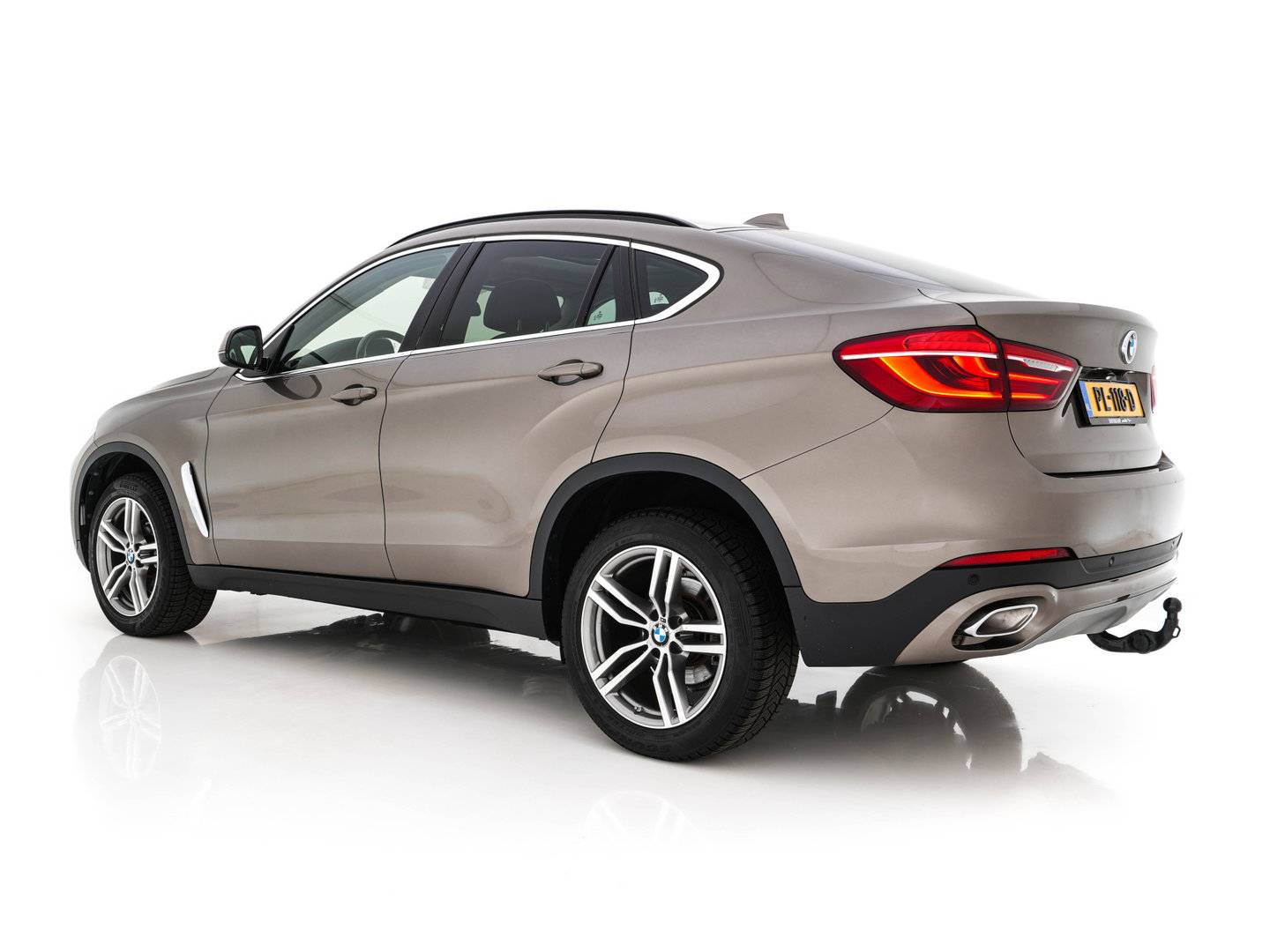 BMW X6 xDrive30d High Executive (INCL-BTW) Aut. *PANO | LEATHER | FULL-LED | HARMAN/KARDON | BLINDSPOT | MEMORY-PACK | DIGI-COCKPIT | HEATED-COMFORTSEATS | NAVI-FULLMAP | PRIVACYGLASS | HEAD-UP | ADAPTIVE-CRUISE | 19"ALU*