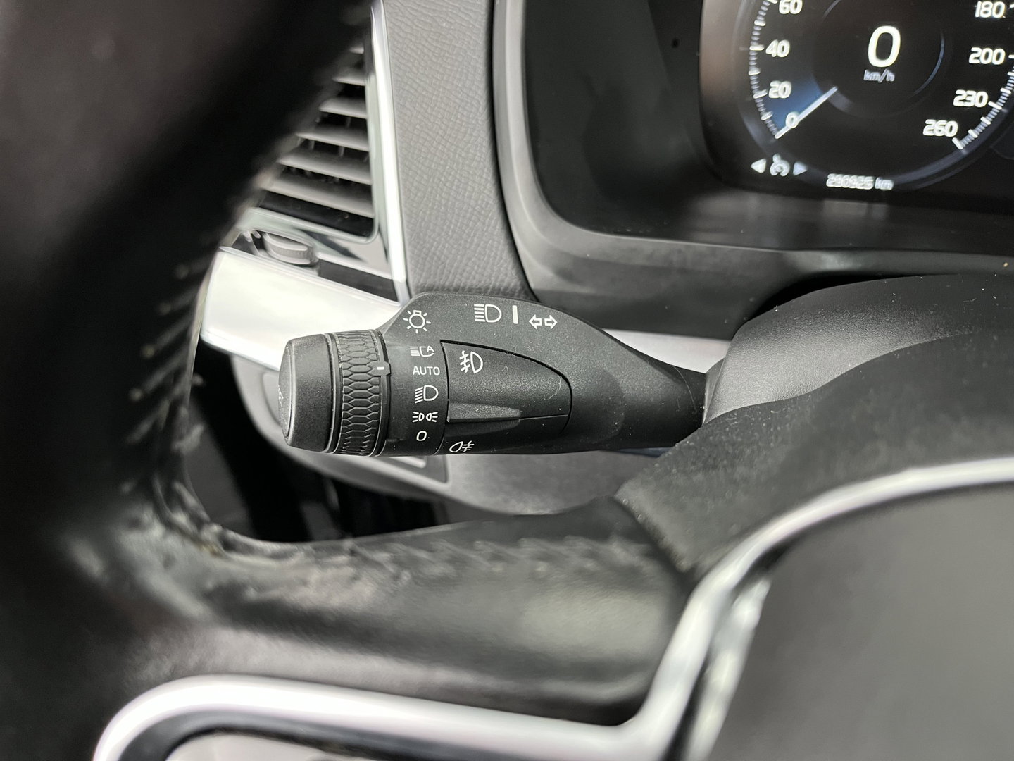 Volvo XC90 2.0 T8 Twin Engine AWD Inscription [ 7-Pers. ] (INCL-BTW) Aut. *PANO | HEAD-UP | LUXURY-LEATHER | FULL-LED | DIGI-COCKPIT | NAVI-FULLMAP | CARPLAY | ECC | HEATED-COMFORTSEATS | LANE-ASSIST | PDC | TOWBAR | 19"ALU*