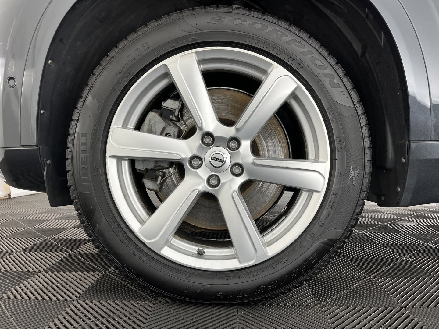 Volvo XC90 2.0 T8 Twin Engine AWD Inscription [ 7-Pers. ] (INCL-BTW) Aut. *PANO | HEAD-UP | LUXURY-LEATHER | FULL-LED | DIGI-COCKPIT | NAVI-FULLMAP | CARPLAY | ECC | HEATED-COMFORTSEATS | LANE-ASSIST | PDC | TOWBAR | 19"ALU*
