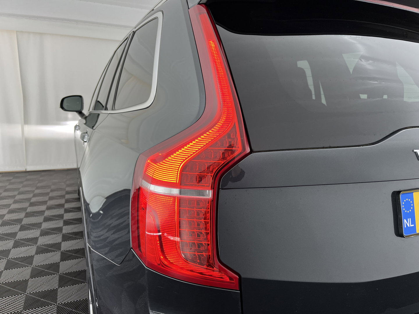 Volvo XC90 2.0 T8 Twin Engine AWD Inscription [ 7-Pers. ] (INCL-BTW) Aut. *PANO | HEAD-UP | LUXURY-LEATHER | FULL-LED | DIGI-COCKPIT | NAVI-FULLMAP | CARPLAY | ECC | HEATED-COMFORTSEATS | LANE-ASSIST | PDC | TOWBAR | 19"ALU*