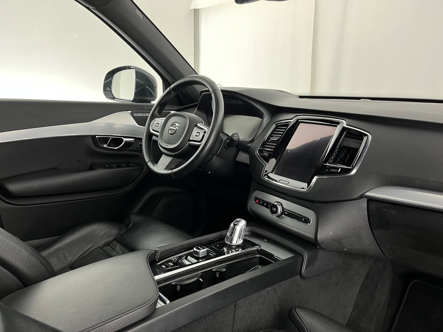 Volvo XC90 2.0 T8 Twin Engine AWD Inscription [ 7-Pers. ] (INCL-BTW) Aut. *PANO | HEAD-UP | LUXURY-LEATHER | FULL-LED | DIGI-COCKPIT | NAVI-FULLMAP | CARPLAY | ECC | HEATED-COMFORTSEATS | LANE-ASSIST | PDC | TOWBAR | 19"ALU*