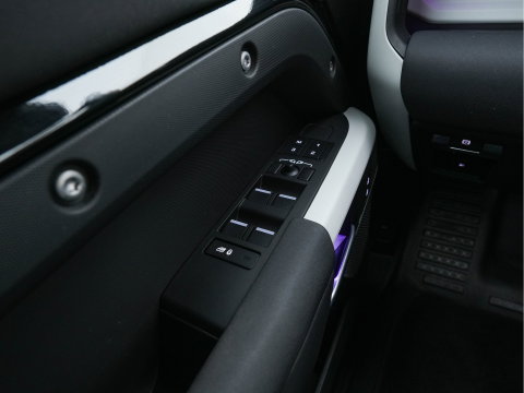Land Rover Defender 110 2.0 P400e 110 XS Edition (Plug-in) (INCL-BTW-BPM) *PANO | LEATHER | FULL-LED | MERIDIAN-AUDIO | BLINDSPOT | TOPVIEW | AIRSUSPENSION | HEATED-COMFORTSEATS | KEYLESS | CARPLAY | LANE-ASIST | DAB+ | PRIVACYGLASS | 20''ALU*