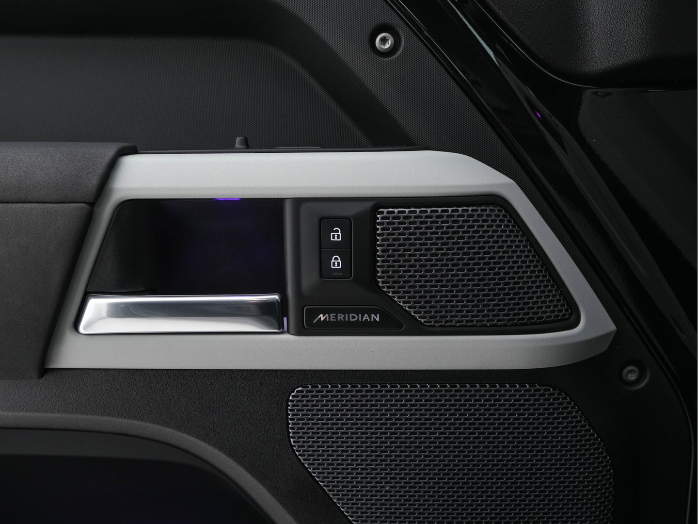 Land Rover Defender 110 2.0 P400e 110 XS Edition (Plug-in) (INCL-BTW-BPM) *PANO | LEATHER | FULL-LED | MERIDIAN-AUDIO | BLINDSPOT | TOPVIEW | AIRSUSPENSION | HEATED-COMFORTSEATS | KEYLESS | CARPLAY | LANE-ASIST | DAB+ | PRIVACYGLASS | 20''ALU*