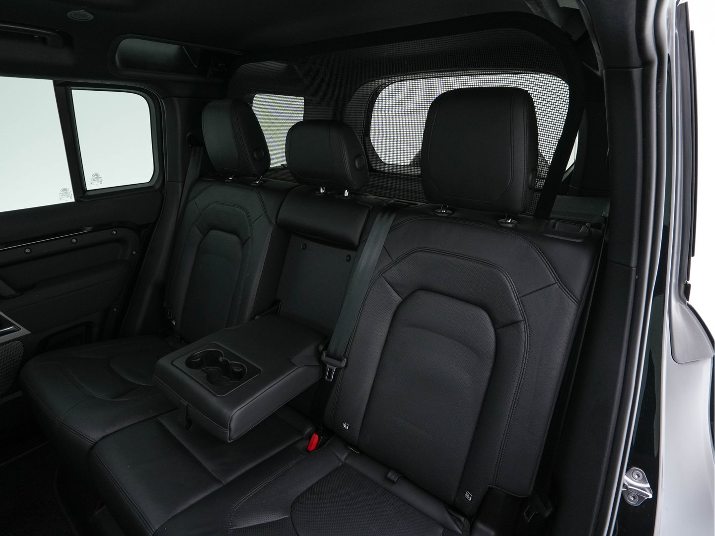 Land Rover Defender 110 2.0 P400e 110 XS Edition (Plug-in) (INCL-BTW-BPM) *PANO | LEATHER | FULL-LED | MERIDIAN-AUDIO | BLINDSPOT | TOPVIEW | AIRSUSPENSION | HEATED-COMFORTSEATS | KEYLESS | CARPLAY | LANE-ASIST | DAB+ | PRIVACYGLASS | 20''ALU*