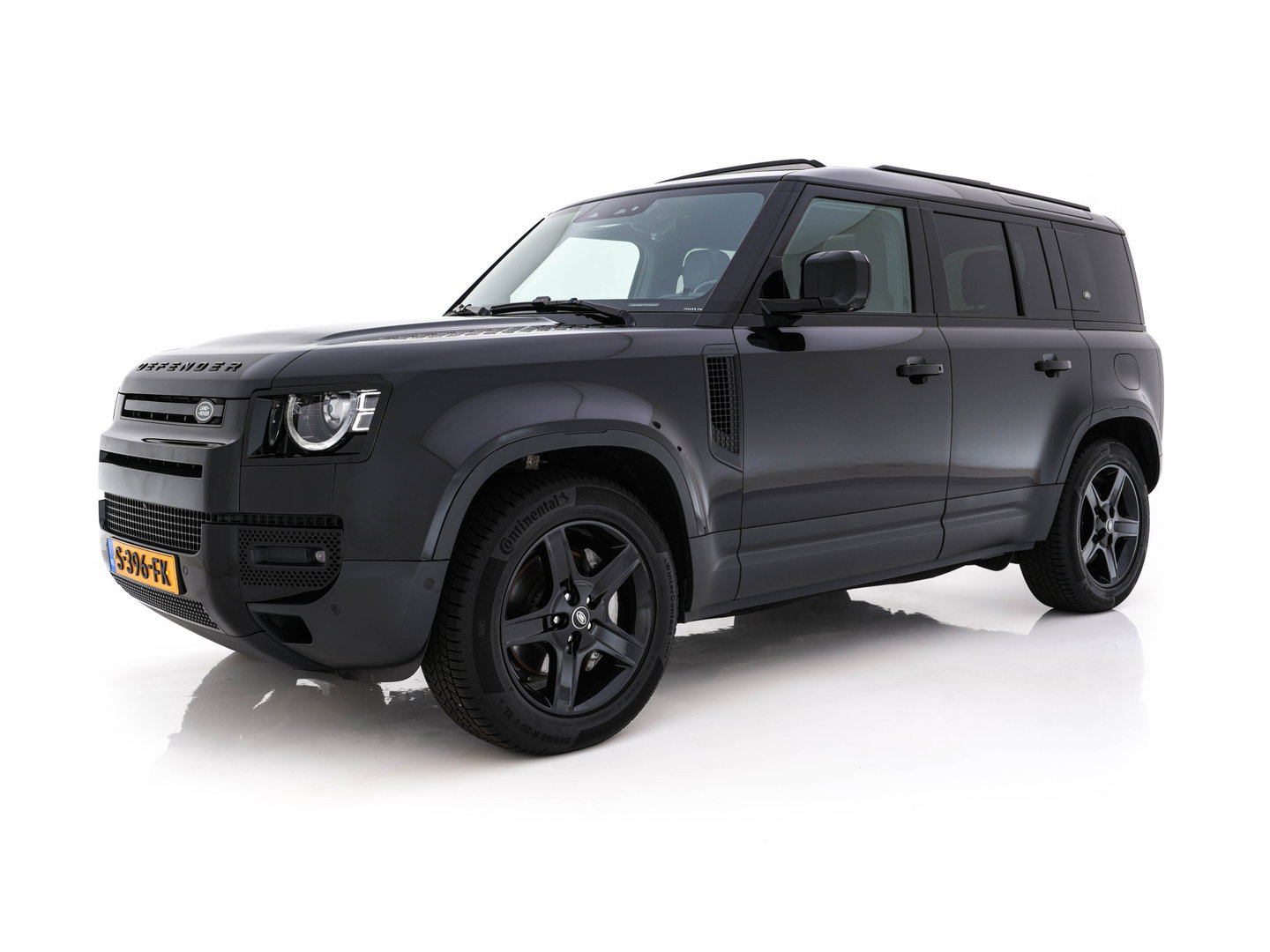 Land Rover Defender 110 2.0 P400e 110 XS Edition (Plug-in) (INCL-BTW-BPM) *PANO | LEATHER | FULL-LED | MERIDIAN-AUDIO | BLINDSPOT | TOPVIEW | AIRSUSPENSION | HEATED-COMFORTSEATS | KEYLESS | CARPLAY | LANE-ASIST | DAB+ | PRIVACYGLASS | 20''ALU*