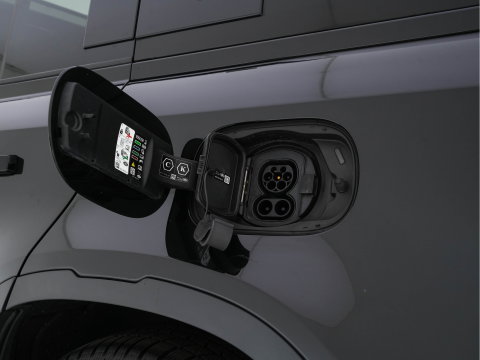 Land Rover Defender 110 2.0 P400e 110 XS Edition (Plug-in) (INCL-BTW-BPM) *PANO | LEATHER | FULL-LED | MERIDIAN-AUDIO | BLINDSPOT | TOPVIEW | AIRSUSPENSION | HEATED-COMFORTSEATS | KEYLESS | CARPLAY | LANE-ASIST | DAB+ | PRIVACYGLASS | 20''ALU*