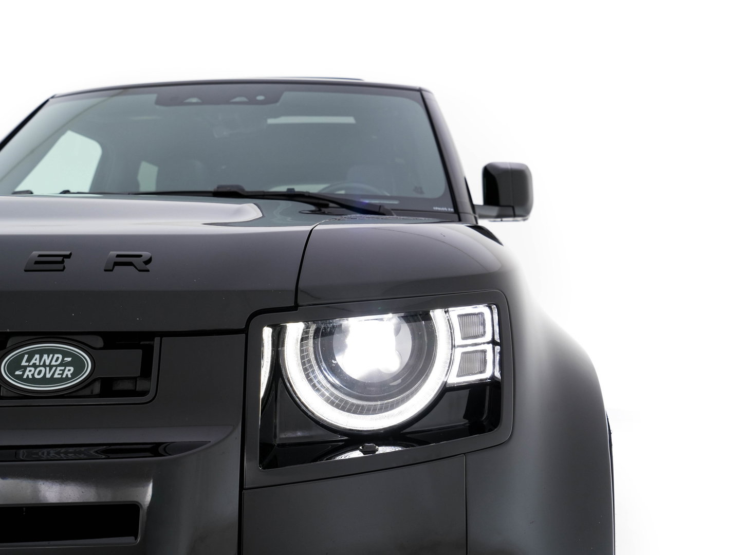 Land Rover Defender 110 2.0 P400e 110 XS Edition (Plug-in) (INCL-BTW-BPM) *PANO | LEATHER | FULL-LED | MERIDIAN-AUDIO | BLINDSPOT | TOPVIEW | AIRSUSPENSION | HEATED-COMFORTSEATS | KEYLESS | CARPLAY | LANE-ASIST | DAB+ | PRIVACYGLASS | 20''ALU*
