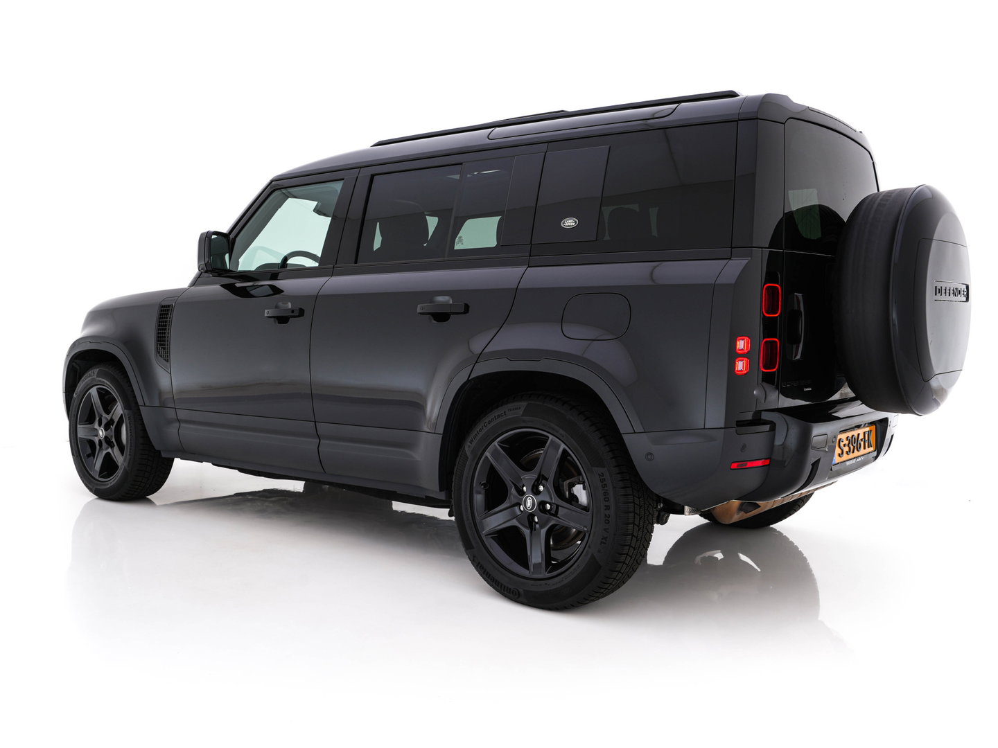 Land Rover Defender 110 2.0 P400e 110 XS Edition (Plug-in) (INCL-BTW-BPM) *PANO | LEATHER | FULL-LED | MERIDIAN-AUDIO | BLINDSPOT | TOPVIEW | AIRSUSPENSION | HEATED-COMFORTSEATS | KEYLESS | CARPLAY | LANE-ASIST | DAB+ | PRIVACYGLASS | 20''ALU*