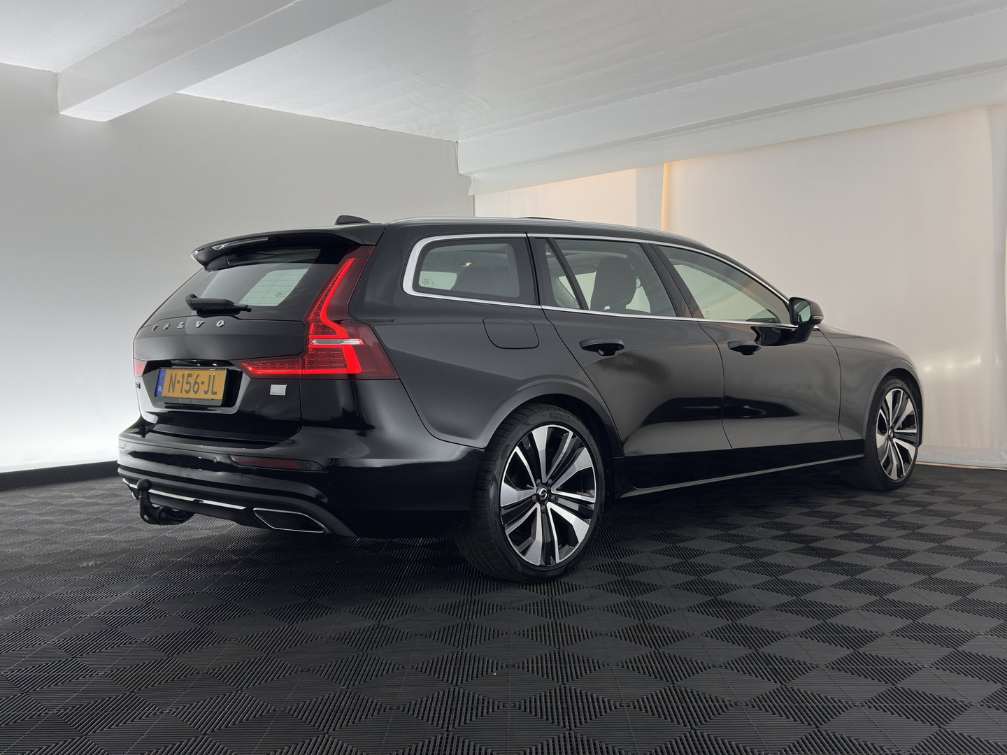 Volvo V60 2.0 T6 Recharge AWD Inscription (Plug-in) (INCL-BTW) Aut. *PANO | LEATHER | FULL-LED | MEMORY-PACK | KEYLESS | DIGI-COCKPIT | NAVI-FULLMAP | HEATED-SPORTSEATS | ECC | CRUISE | DAB | TOWBAR | 19''ALU*