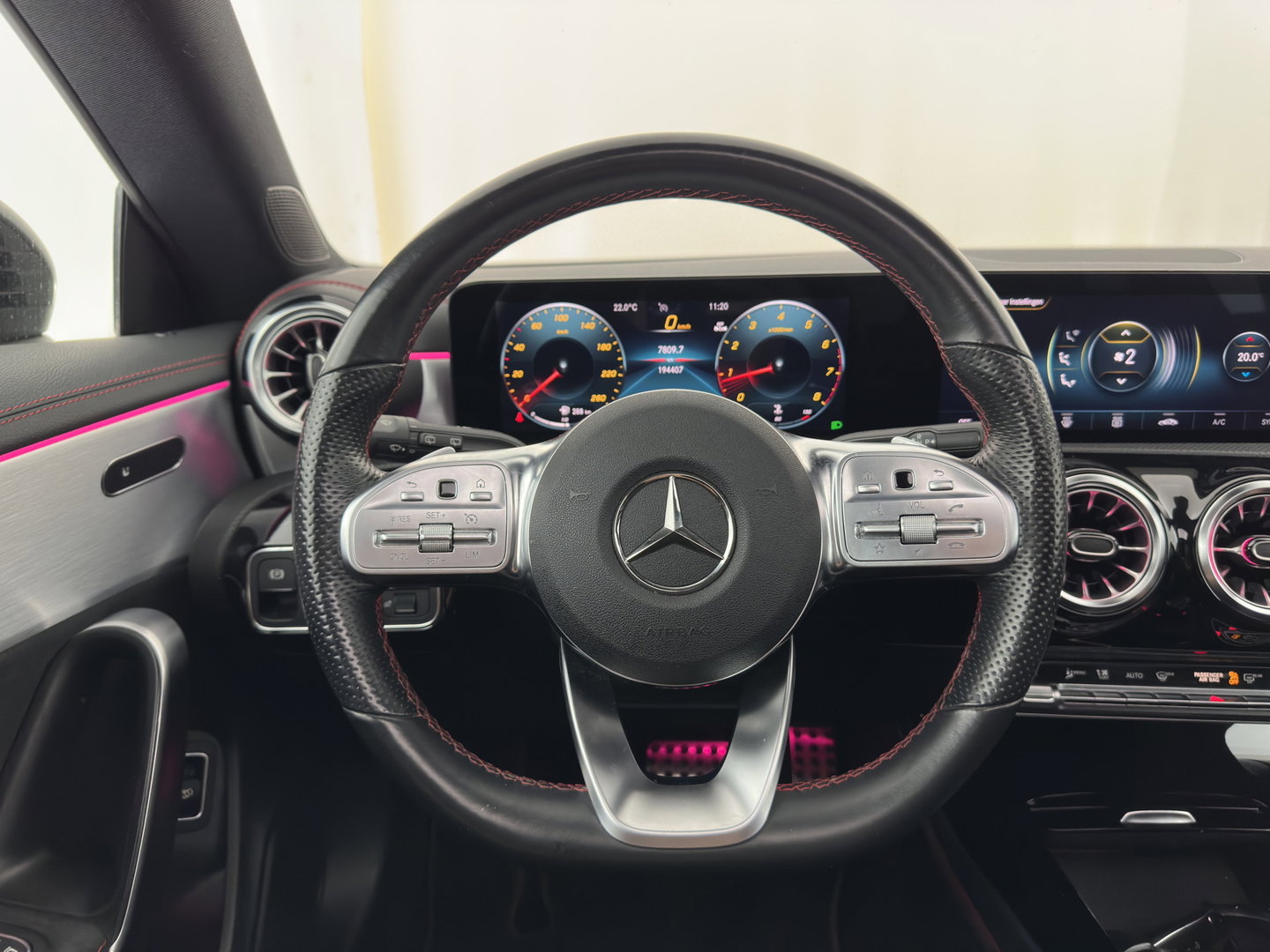 Mercedes-Benz CLA-Klasse Shooting Brake 200 Business Solution AMG (INCL.BTW) Aut. *PANO | LEATHER-MICROFIBRE | FULL-LED | HEATED-SPORTSEATS | AMBIENT-LIGHT | DIGI-COCKPIT | DAB+ | NAVI-FULLMAP | CAMERA | PRIVACYGLASS | SHIFTPADDLES | 18''ALU*