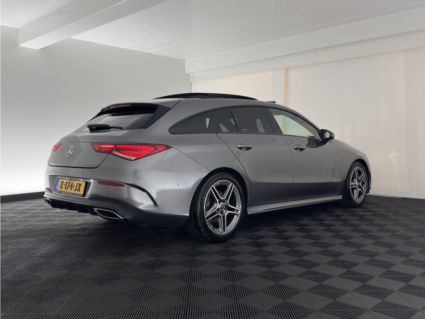 Mercedes-Benz CLA-Klasse Shooting Brake 200 Business Solution AMG (INCL.BTW) Aut. *PANO | LEATHER-MICROFIBRE | FULL-LED | HEATED-SPORTSEATS | AMBIENT-LIGHT | DIGI-COCKPIT | DAB+ | NAVI-FULLMAP | CAMERA | PRIVACYGLASS | SHIFTPADDLES | 18''ALU*