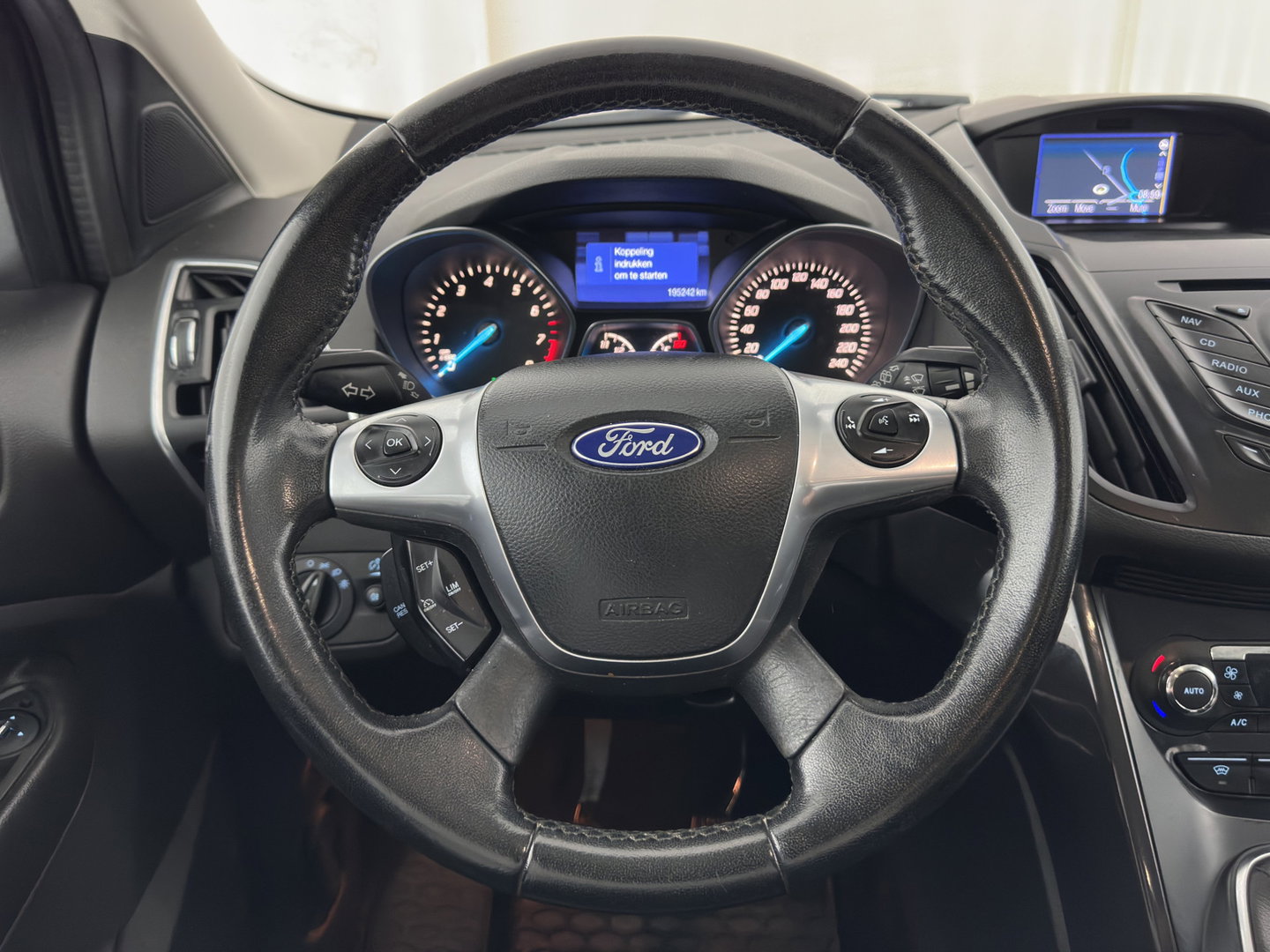 Ford Kuga 1.6 Titanium *LEATHER-FABRIC | XENON | HEATED-COMFORTSEATS | NAVI-FULLMAP | ECC | PDC | CRUISE | 17''ALU*