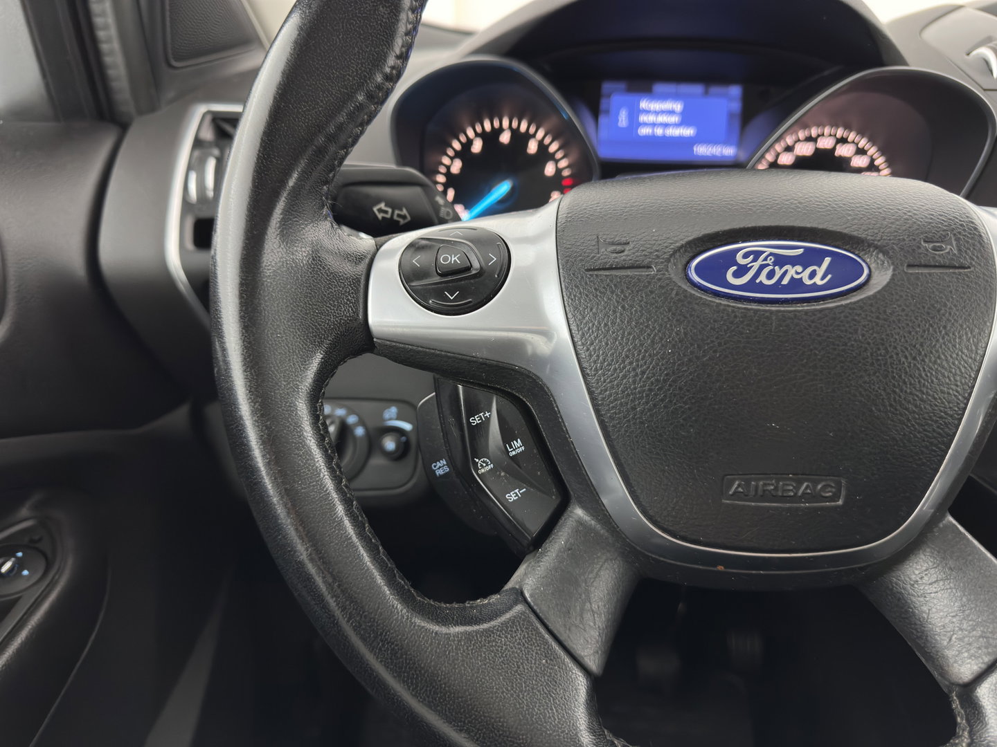 Ford Kuga 1.6 Titanium *LEATHER-FABRIC | XENON | HEATED-COMFORTSEATS | NAVI-FULLMAP | ECC | PDC | CRUISE | 17''ALU*