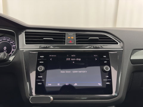 Volkswagen Tiguan 1.5 TSI "'MOTOR TICKS "'ACT R-Line Highline Business Aut. *PANO | ADAPTIVE-CRUISE | FULL-LED | HEATED-COMFORTSEATS | KEYLESS | DIGI-COCKPIT | CAMERA | NAVI-FULLMAP | PRIVACY-GLASS | SHIFT-PADDLES | 19