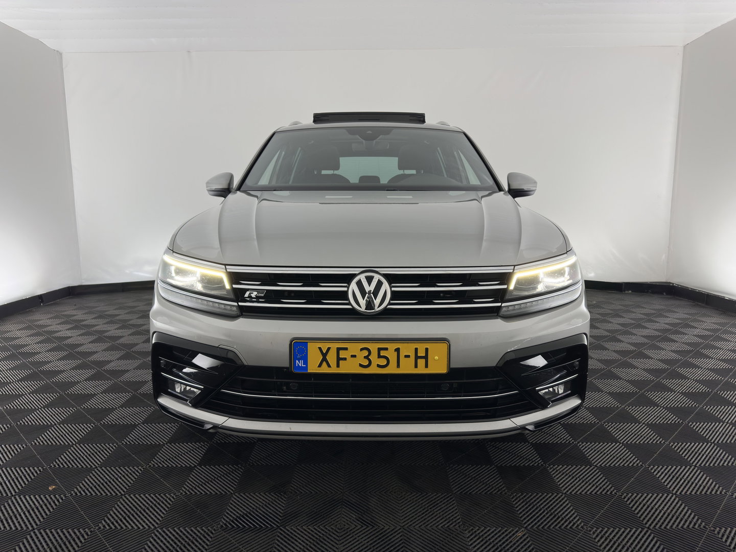 Volkswagen Tiguan 1.5 TSI "'MOTOR TICKS "'ACT R-Line Highline Business Aut. *PANO | ADAPTIVE-CRUISE | FULL-LED | HEATED-COMFORTSEATS | KEYLESS | DIGI-COCKPIT | CAMERA | NAVI-FULLMAP | PRIVACY-GLASS | SHIFT-PADDLES | 19