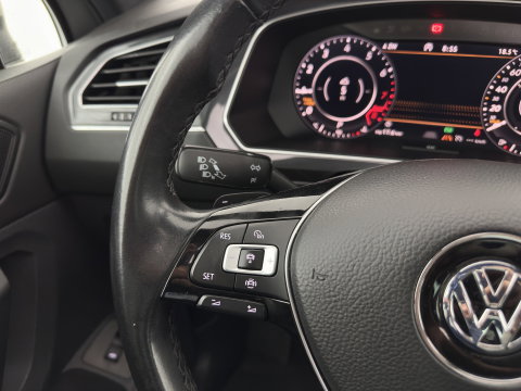 Volkswagen Tiguan 1.5 TSI "'MOTOR TICKS "'ACT R-Line Highline Business Aut. *PANO | ADAPTIVE-CRUISE | FULL-LED | HEATED-COMFORTSEATS | KEYLESS | DIGI-COCKPIT | CAMERA | NAVI-FULLMAP | PRIVACY-GLASS | SHIFT-PADDLES | 19