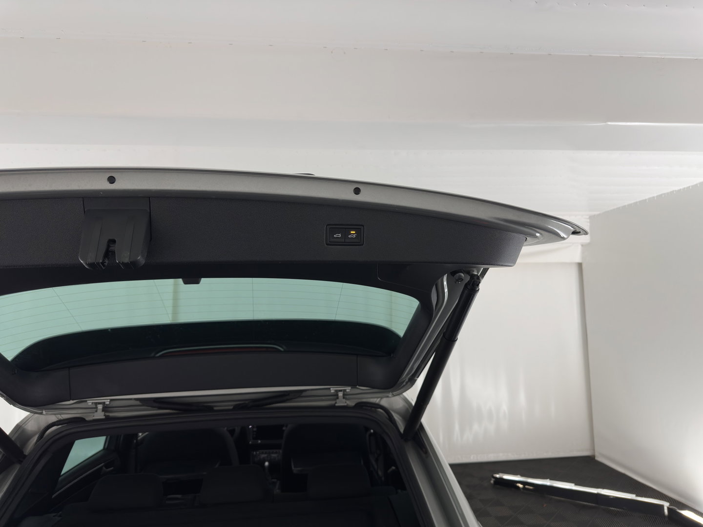 Volkswagen Tiguan 1.5 TSI "'MOTOR TICKS "'ACT R-Line Highline Business Aut. *PANO | ADAPTIVE-CRUISE | FULL-LED | HEATED-COMFORTSEATS | KEYLESS | DIGI-COCKPIT | CAMERA | NAVI-FULLMAP | PRIVACY-GLASS | SHIFT-PADDLES | 19