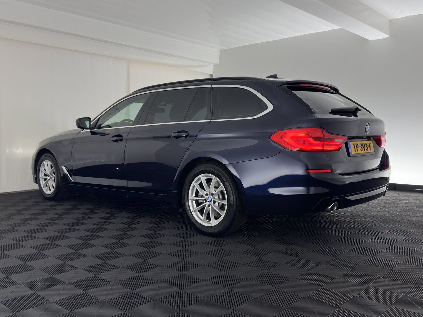BMW 5 Serie Touring 520d Executive Aut. *LEATHER | FULL-LED | NAVI-FULLMAP | COMFORT-SEATS | PRIVACY-GLASS | ECC | PDC | CRUISE | 17''ALU*