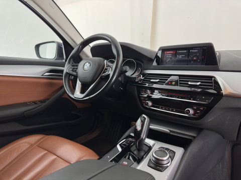BMW 5 Serie Touring 520d Executive Aut. *LEATHER | FULL-LED | NAVI-FULLMAP | COMFORT-SEATS | PRIVACY-GLASS | ECC | PDC | CRUISE | 17''ALU*