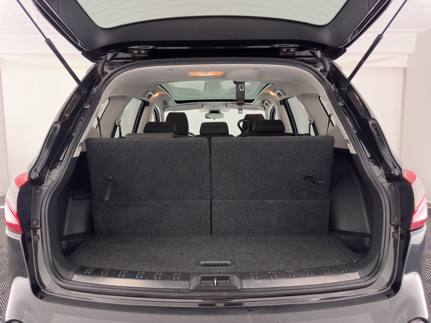 Nissan QASHQAI+2 2.0 Tekna [7-Pers.] *PANO | XENON | BOSE-SOUND | HEATED-COMFORTSEATS | CAMERA | NAVI-FULLMAP | PRIVACY-GLASS | ECC | PDC | CRUISE | 17''ALU | TOWBAR*
