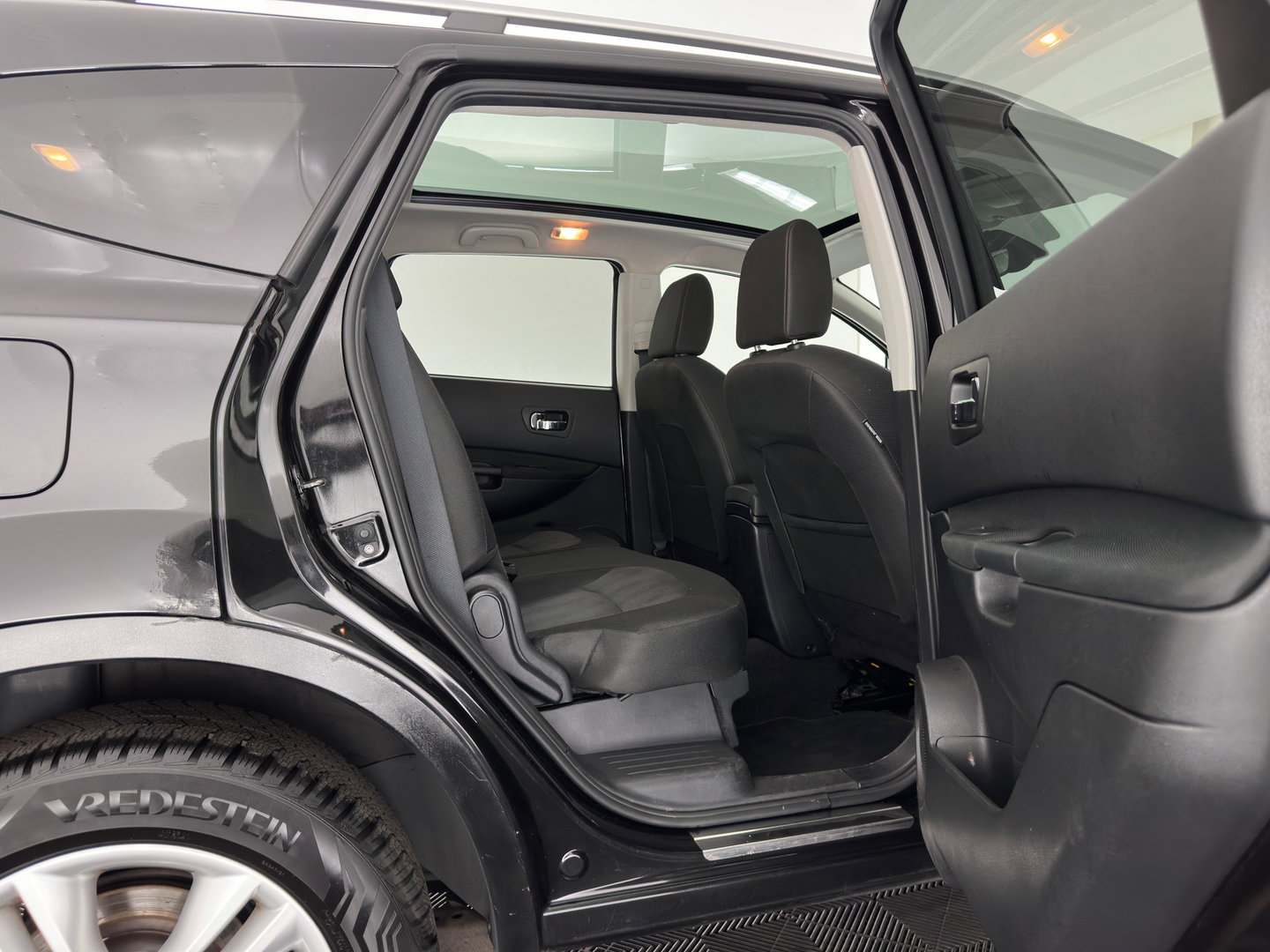 Nissan QASHQAI+2 2.0 Tekna [7-Pers.] *PANO | XENON | BOSE-SOUND | HEATED-COMFORTSEATS | CAMERA | NAVI-FULLMAP | PRIVACY-GLASS | ECC | PDC | CRUISE | 17''ALU | TOWBAR*