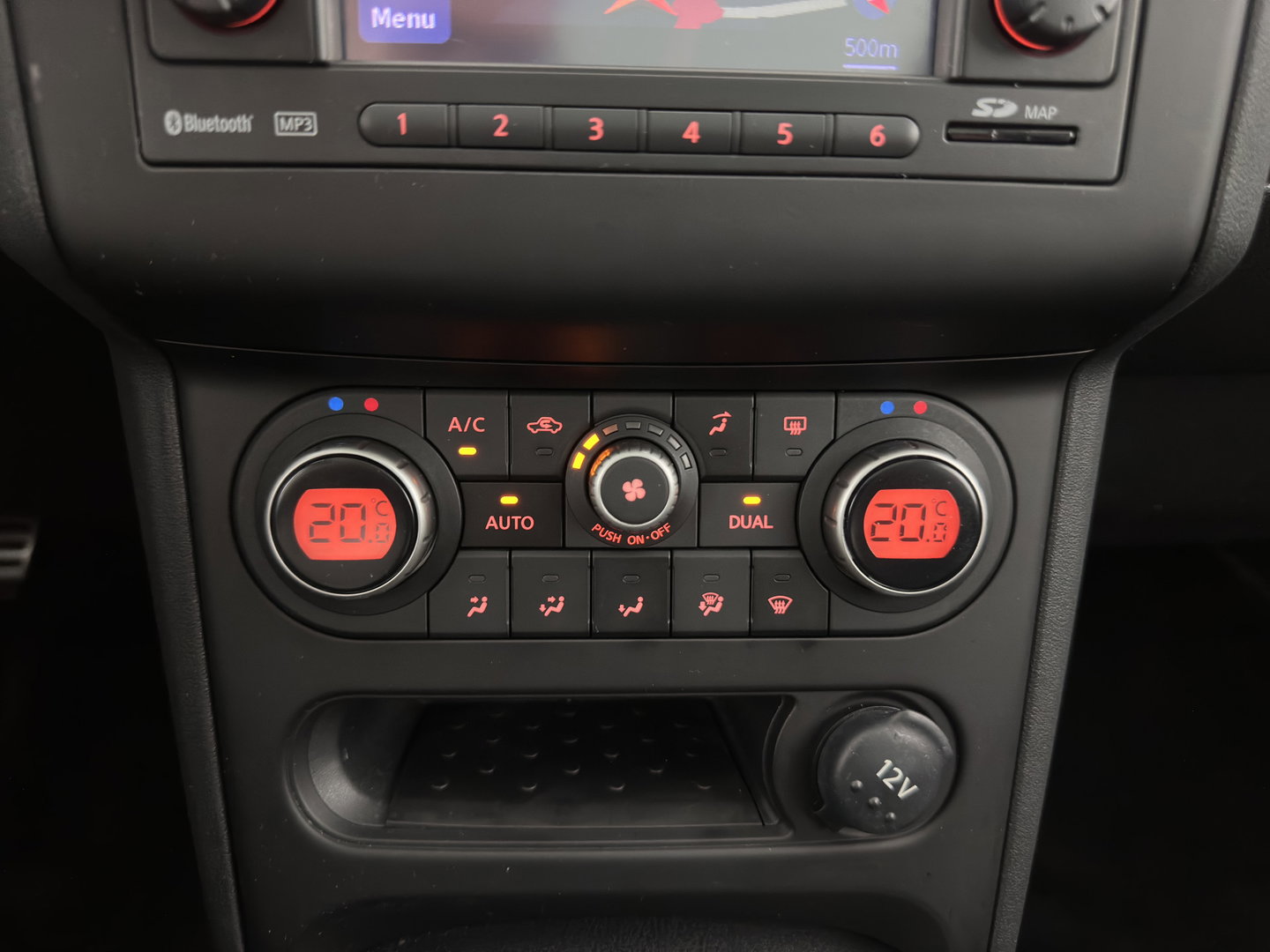 Nissan QASHQAI+2 2.0 Tekna [7-Pers.] *PANO | XENON | BOSE-SOUND | HEATED-COMFORTSEATS | CAMERA | NAVI-FULLMAP | PRIVACY-GLASS | ECC | PDC | CRUISE | 17''ALU | TOWBAR*