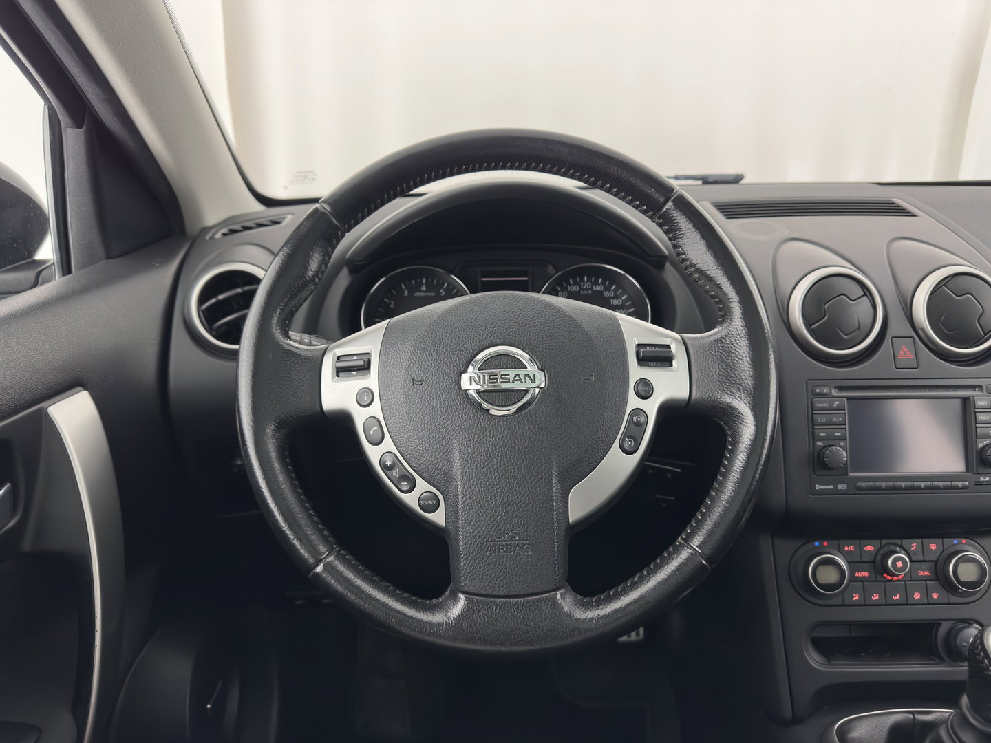 Nissan QASHQAI+2 2.0 Tekna [7-Pers.] *PANO | XENON | BOSE-SOUND | HEATED-COMFORTSEATS | CAMERA | NAVI-FULLMAP | PRIVACY-GLASS | ECC | PDC | CRUISE | 17''ALU | TOWBAR*