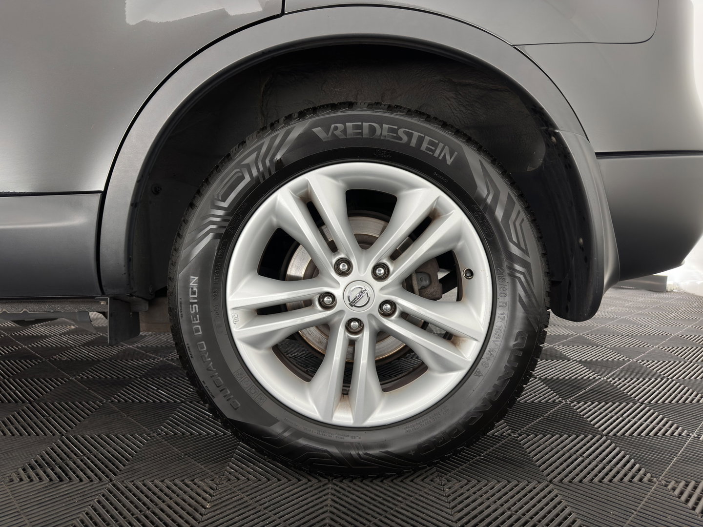 Nissan QASHQAI+2 2.0 Tekna [7-Pers.] *PANO | XENON | BOSE-SOUND | HEATED-COMFORTSEATS | CAMERA | NAVI-FULLMAP | PRIVACY-GLASS | ECC | PDC | CRUISE | 17''ALU | TOWBAR*