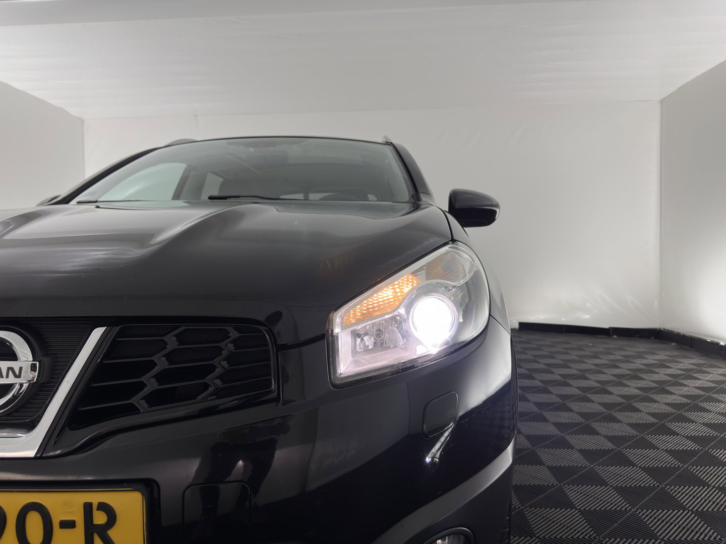 Nissan QASHQAI+2 2.0 Tekna [7-Pers.] *PANO | XENON | BOSE-SOUND | HEATED-COMFORTSEATS | CAMERA | NAVI-FULLMAP | PRIVACY-GLASS | ECC | PDC | CRUISE | 17''ALU | TOWBAR*