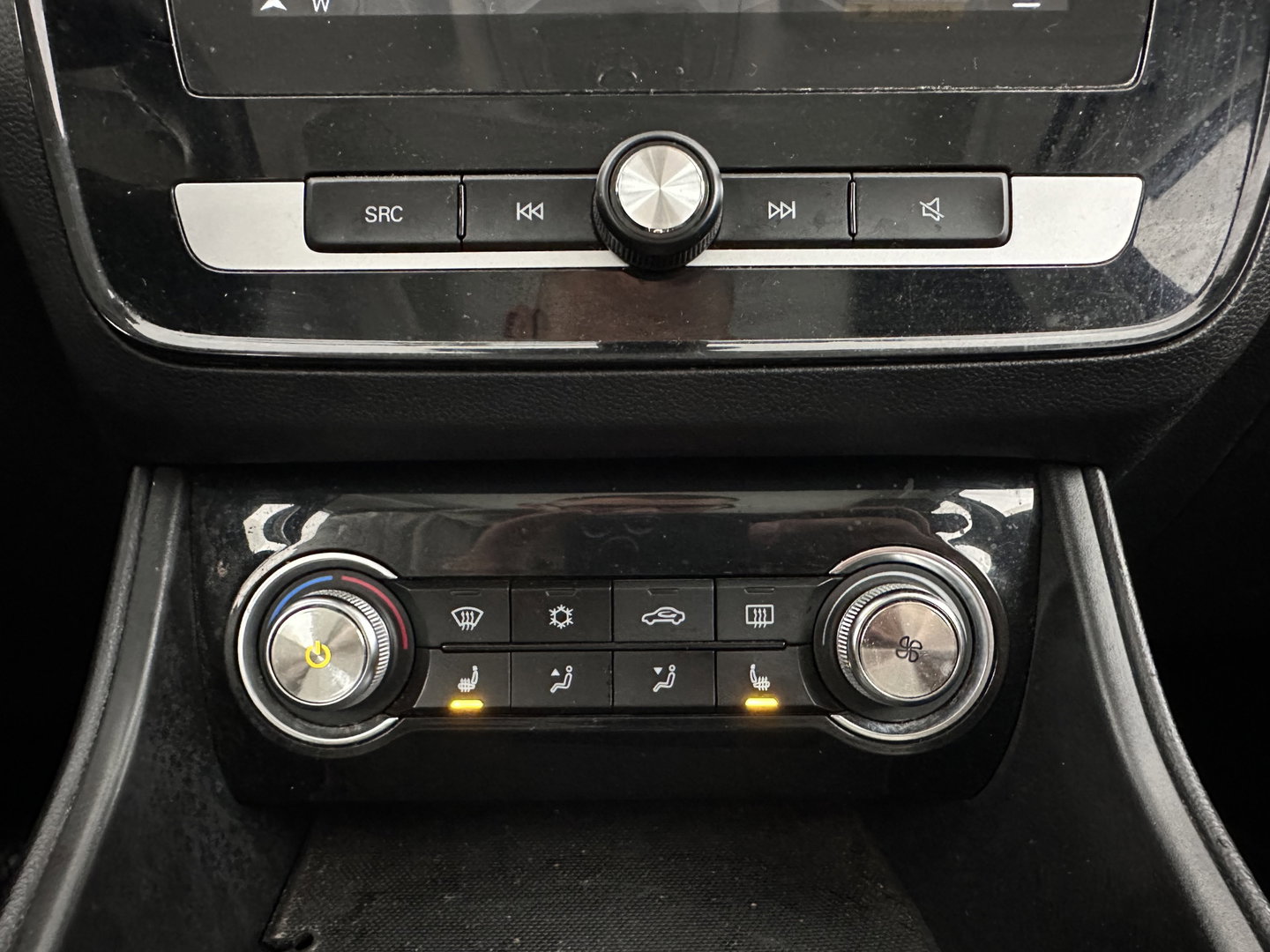 MG ZS EV Luxury 45 kWh (INCL-BTW) Aut. *PANO | LEATHER | CCS-FASTLOADER | KEYLESS | NAVI-FULLMAP | ADAPTIVE-CRUISE | CAMERA | HEATED-SPORTSEATS | CARPLAY | BLINDSPOT | DAB | LANE-ASSIST | 17''ALU*