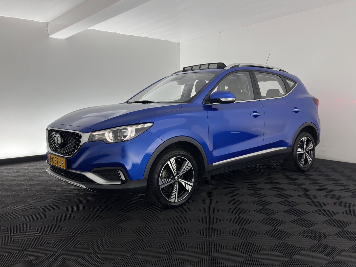 MG ZS EV Luxury 45 kWh (INCL-BTW) Aut. *PANO | LEATHER | CCS-FASTLOADER | KEYLESS | NAVI-FULLMAP | ADAPTIVE-CRUISE | CAMERA | HEATED-SPORTSEATS | CARPLAY | BLINDSPOT | DAB | LANE-ASSIST | 17''ALU*