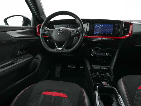 Opel Mokka Electric GS Line Level 4 50 kWh [3-Fase-11kW] {SoH-95%} (INCL-BTW) Aut. *HEATPUMP | LEATHER-FABRIC | DIGI-COCKPIT | FULL-LED | CAMERA | COMFORTSEATS | KEYLESS | DAB+ | ECC | CRUISE | 17''ALU*