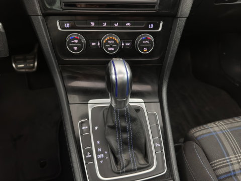 Volkswagen Golf 1.4 TSI GTE (Plug-in) (INCL.BTW) *PANO | FULL-LED | NAVI-FULLMAP | SPORT-SEATS | PRIVACY-GLASS | AMBIENT-LIGHT | SHIFT-PADDLES | ECC | PDC | CRUISE | 17''ALU*