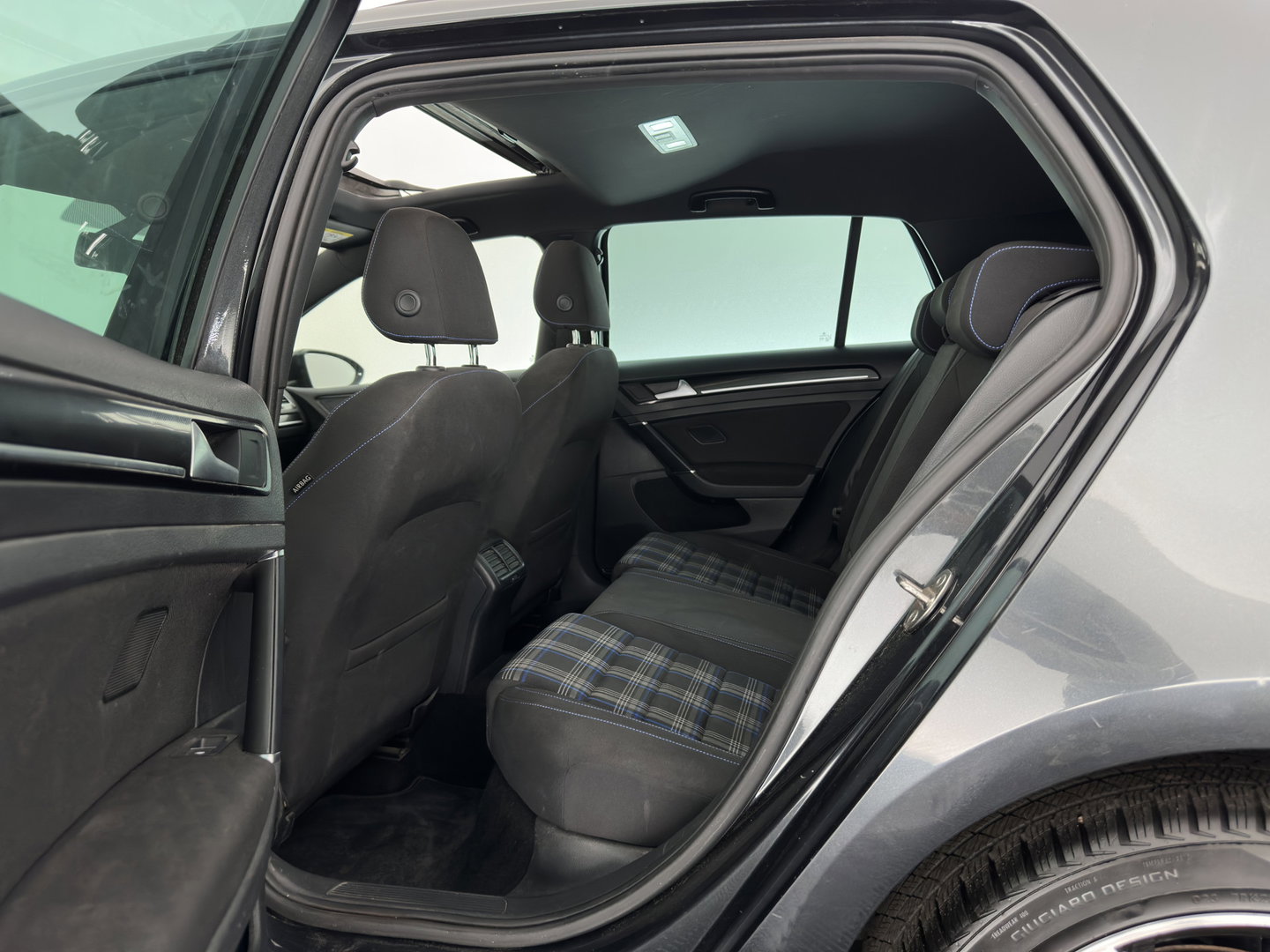 Volkswagen Golf 1.4 TSI GTE (Plug-in) (INCL.BTW) *PANO | FULL-LED | NAVI-FULLMAP | SPORT-SEATS | PRIVACY-GLASS | AMBIENT-LIGHT | SHIFT-PADDLES | ECC | PDC | CRUISE | 17''ALU*