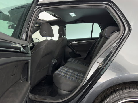 Volkswagen Golf 1.4 TSI GTE (Plug-in) (INCL.BTW) *PANO | FULL-LED | NAVI-FULLMAP | SPORT-SEATS | PRIVACY-GLASS | AMBIENT-LIGHT | SHIFT-PADDLES | ECC | PDC | CRUISE | 17''ALU*