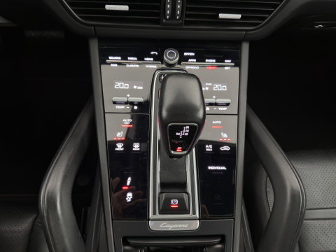 Porsche Cayenne Coupé 3.0 E-Hybrid (Plug-in) Aut. *PANO | HEAD-UP | SPORT-CHRONO | LEATHER | FULL-LED | TOP-VIEW | AIR-SUSPENSION | BOSE-SOUND | HEATED-COMFORTSEATS | NAVI-FULLMAP | PRIVACY-GLASS | SHIFT-PADDLES | ECC | PDC | 21''ALU*