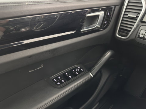 Porsche Cayenne Coupé 3.0 E-Hybrid (Plug-in) Aut. *PANO | HEAD-UP | SPORT-CHRONO | LEATHER | FULL-LED | TOP-VIEW | AIR-SUSPENSION | BOSE-SOUND | HEATED-COMFORTSEATS | NAVI-FULLMAP | PRIVACY-GLASS | SHIFT-PADDLES | ECC | PDC | 21''ALU*