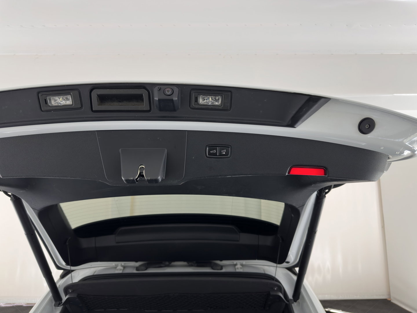Porsche Cayenne Coupé 3.0 E-Hybrid (Plug-in) Aut. *PANO | HEAD-UP | SPORT-CHRONO | LEATHER | FULL-LED | TOP-VIEW | AIR-SUSPENSION | BOSE-SOUND | HEATED-COMFORTSEATS | NAVI-FULLMAP | PRIVACY-GLASS | SHIFT-PADDLES | ECC | PDC | 21''ALU*