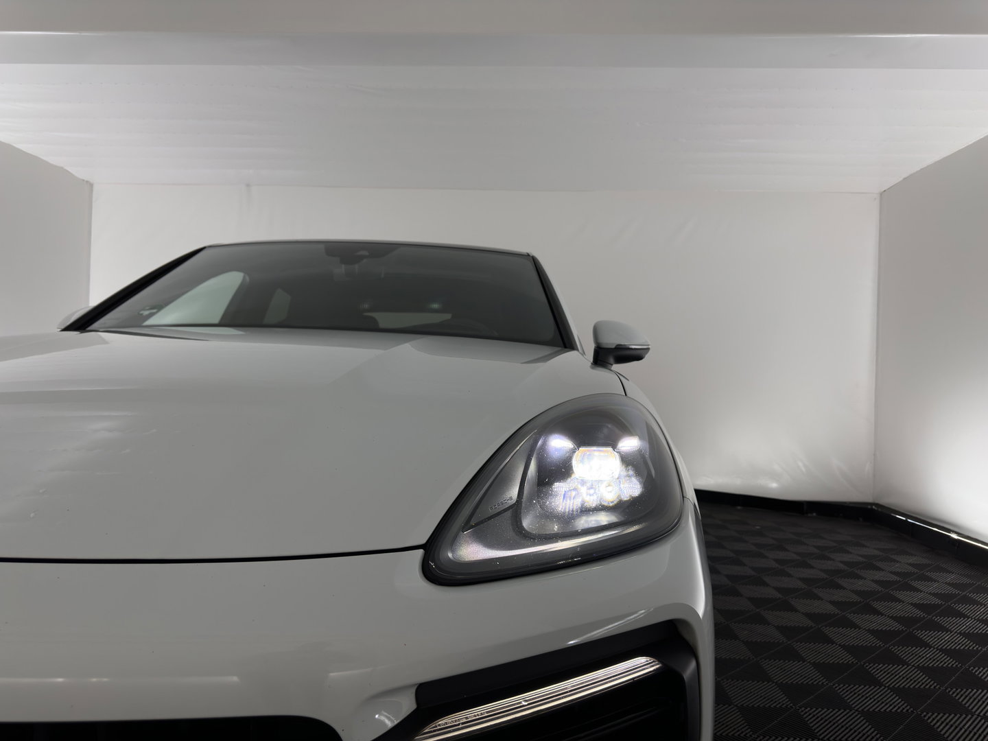 Porsche Cayenne Coupé 3.0 E-Hybrid (Plug-in) Aut. *PANO | HEAD-UP | SPORT-CHRONO | LEATHER | FULL-LED | TOP-VIEW | AIR-SUSPENSION | BOSE-SOUND | HEATED-COMFORTSEATS | NAVI-FULLMAP | PRIVACY-GLASS | SHIFT-PADDLES | ECC | PDC | 21''ALU*